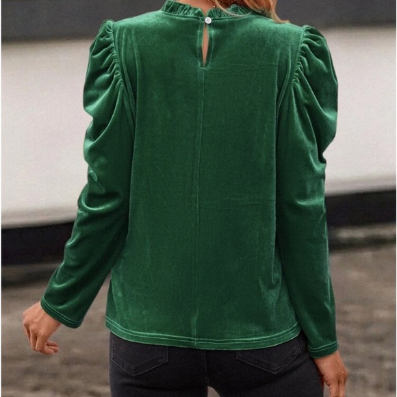 New green velvet long sleeve top - Picture 2 of 3